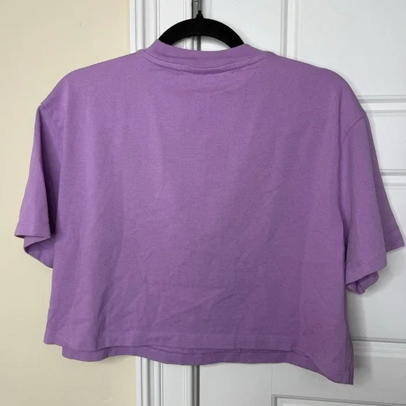 Nike T Shirt Women Medium Purple Cropped Sportswear Jersey Top Crewneck Swoosh - Picture 2 of 7